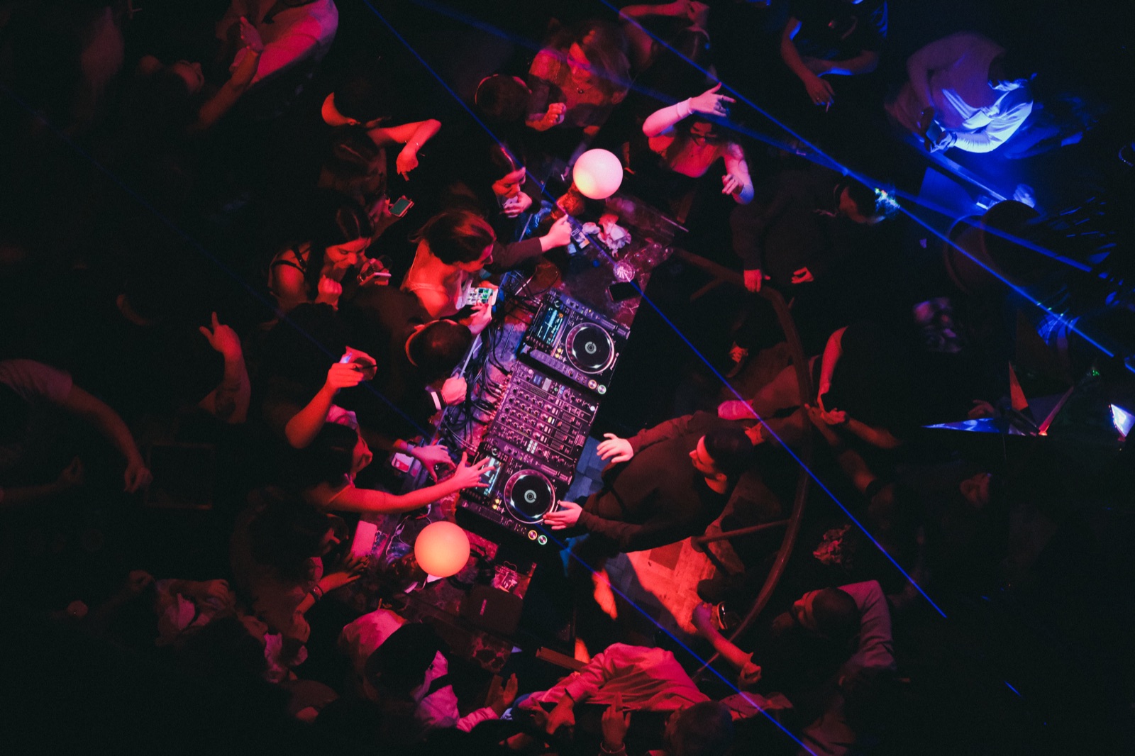 A wide view over the crowd at a Saucy show